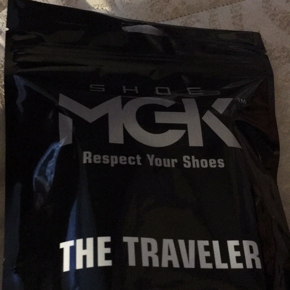 I am selling a sneaker kit a shoe cleaner - Picture 2 of 2